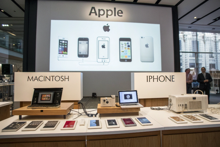 How Apple’s Product Strategy Transformed the Tech Industry ?